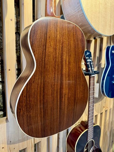 Avalon S32 Handbuilt Acoustic Guitar