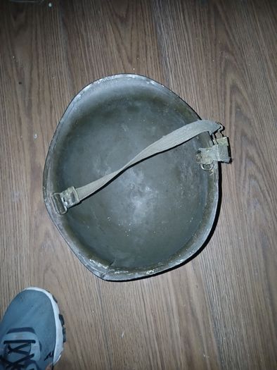army helmet , viet nam , iraq , not sure collectables
