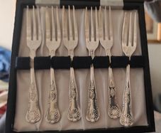 Set 6 Vintage Dessert Forks