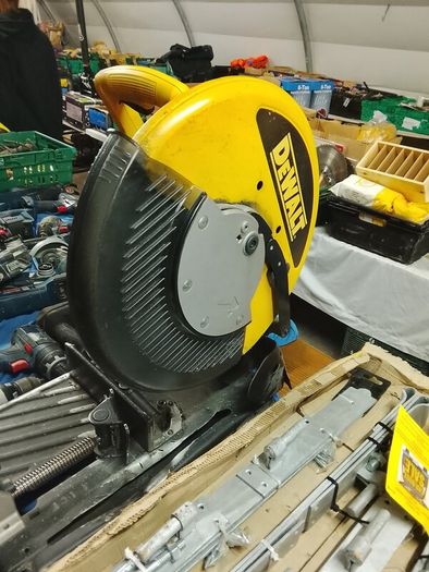 dewalt metal cutting saw an blade 240v perfect working order excellent condition