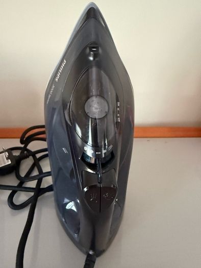 Philips 3000 Series Steam Iron, a 2600 W appliance