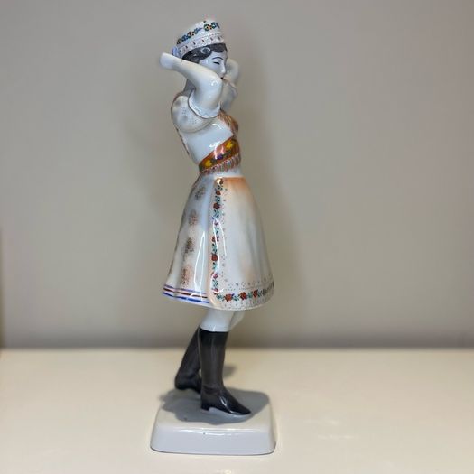 Vintage Hollohaza Porcelain Figurine: Hand-Painted Hungarian Folk Dancer