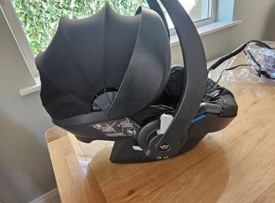 Baby zen Be Safe izi go modular infant seat and iso fix