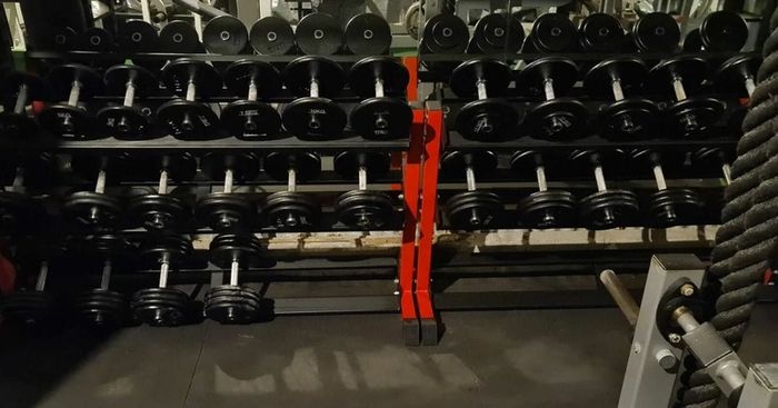 Commercial Dumbbell Set Pairs 2.5 to 37.5kg and 2 Racks