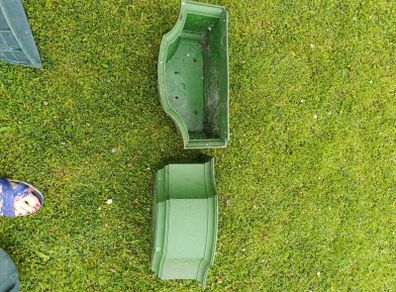 2 Garden planters