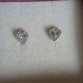 Pandora sparkling heart stud earrings very good condition hallmarked (no box)