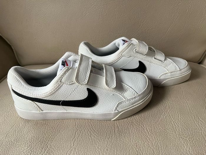 Nike velcro runners