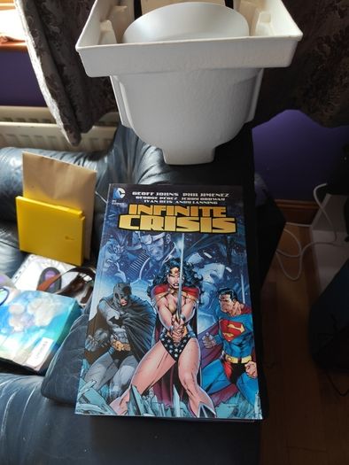 Infinite crisis