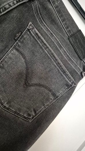 710 Skinny Levis