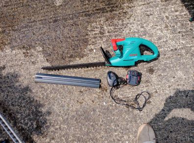 Bosch AHS 41 Accu Cordless Hedge Trimmer (14.4V)  Needs New Battery