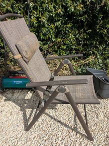 2 reclining garden chairs