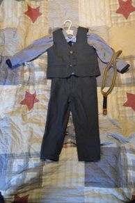 Occasionwear-Boys suit,brand new- 92cm