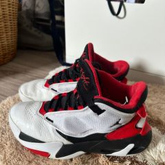 Jordan max aura 4 trainers