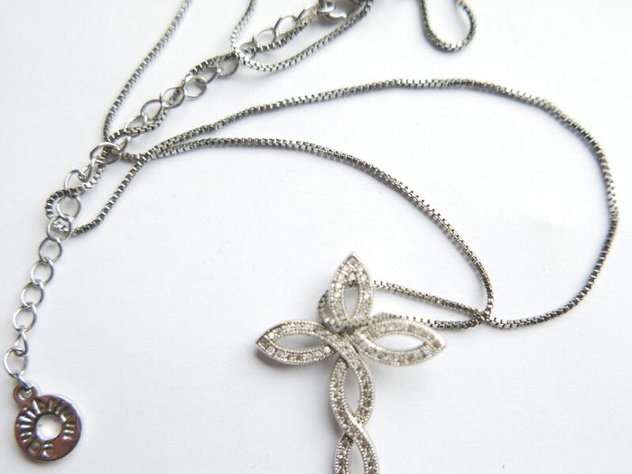 Silver Plated Equilibrium Necklace and a decorative cross length 18" - 4,6g