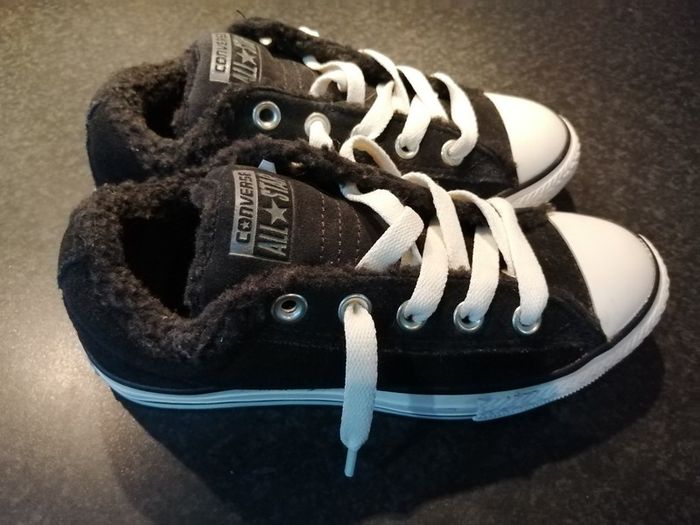 Black fleece lined converse