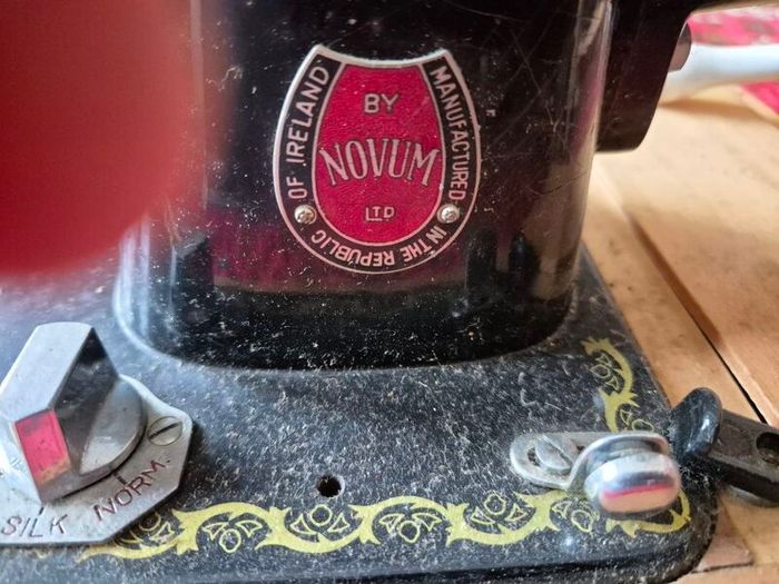 FREE - Old NOVUM Sewing Machine