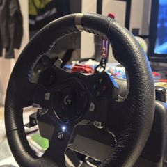 Logitech g920 (plus stand)