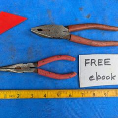 2 pairs of Pliers