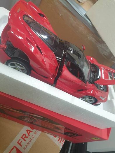 1.18 Die.cast Model La. Ferrari.