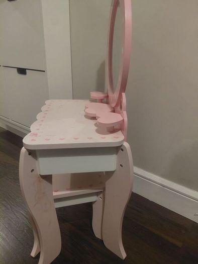 Small make up table