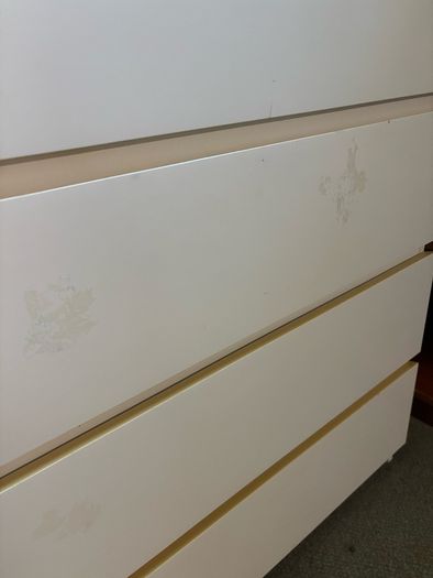 chest of drawes