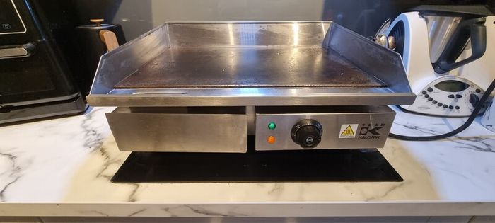 electric griddle , plancha, flattop
