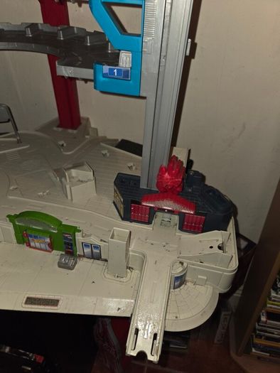 Hot Wheels City Ultimate Garage Playset