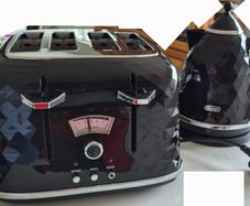 DeLonghi Kettle & Toaster