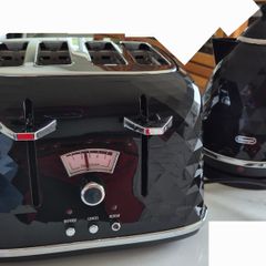 DeLonghi Kettle & Toaster