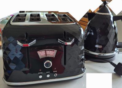 DeLonghi Kettle & Toaster