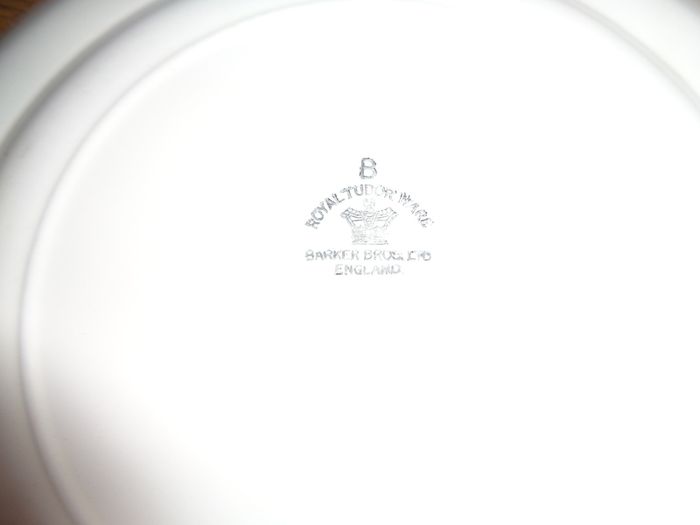 Vintage Royal Tudor Plates x 3 for Sale