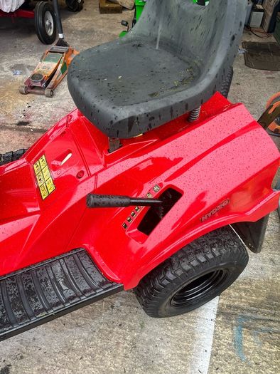 Ride on lawnmower