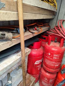 4 no full bottles of Flogas.