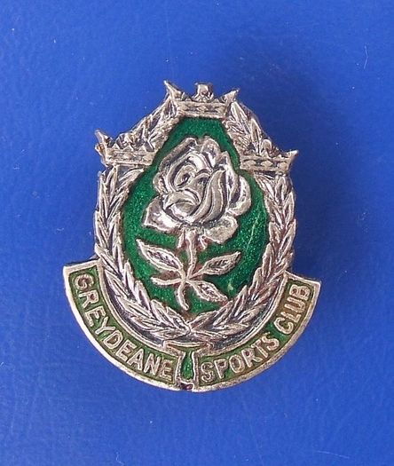 GREYDEANE SPORTS CLUB (Queenstown, South Africa) - a vintage membership badge (c.1950's)