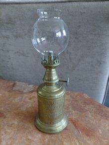 vintage petit French pigeon oil lamp