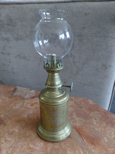 vintage petit French pigeon oil lamp