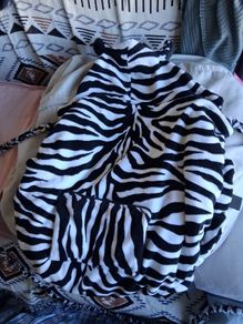 Baby wearing cover / zebra look