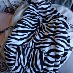Baby wearing cover / zebra look