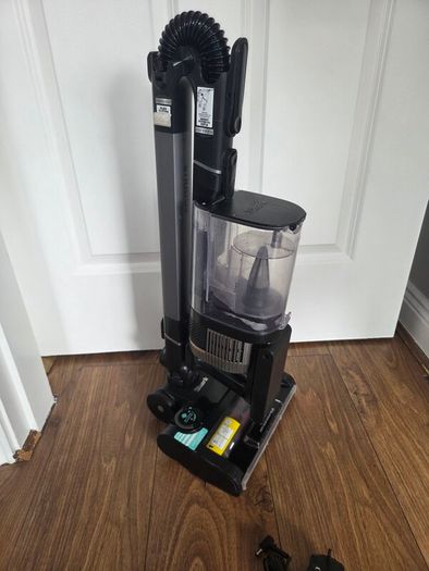 Shark Cordless vacuum cleaner