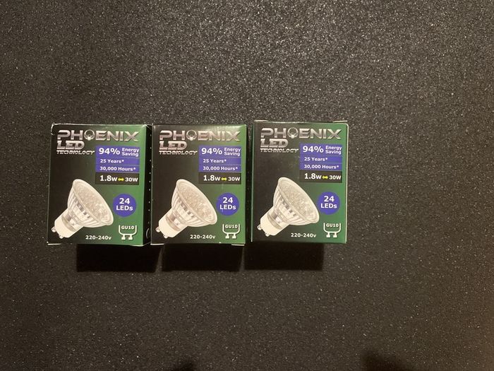 3x GU10 LED bulbs 1.8W (30W equivalent), 24 LEDs each, A rating