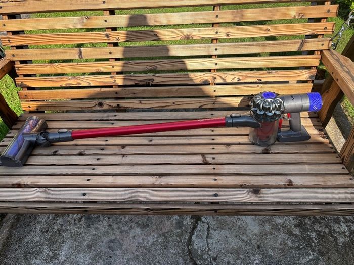 Dyson V6