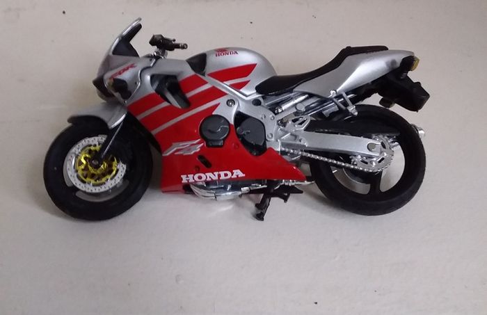 Honda CBR 600 F4 Model Motorcycle