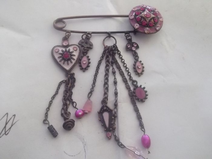 a vintage  costume jewellery brooch