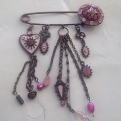 a vintage  costume jewellery brooch