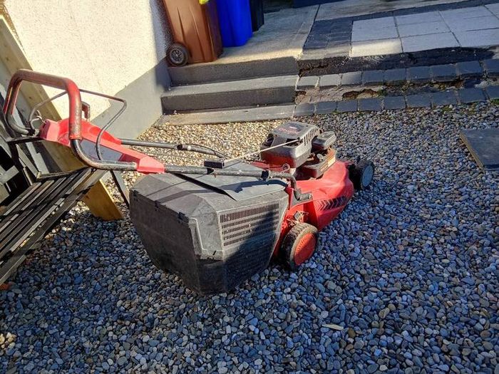 Briggs and Stratton lawnmower