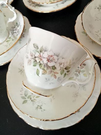 Immaculate Royal Albert Haworth Tea Set
