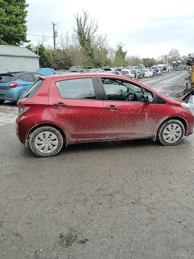 Breaking Toyota Yaris 2013 petrol
