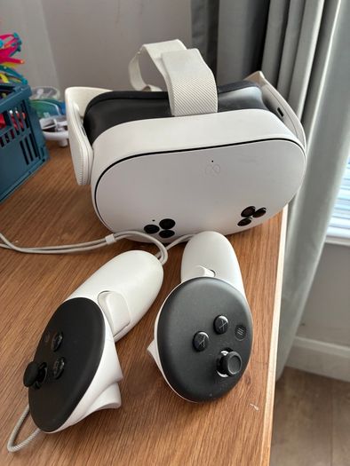Meta Quest 3S 128GB All-In-One Mixed Reality Headset and Controllers