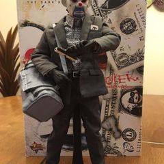 hot toys bank robber joker dark knight