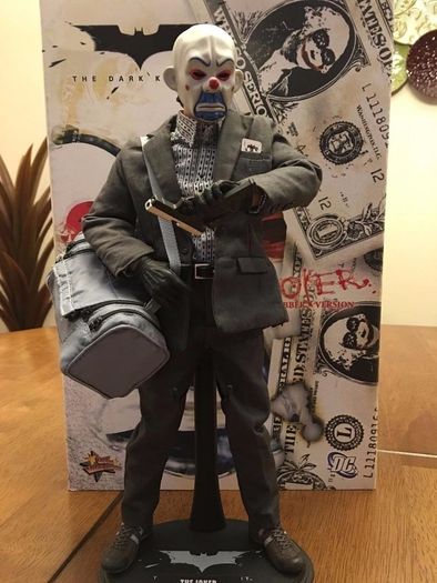 hot toys bank robber joker dark knight